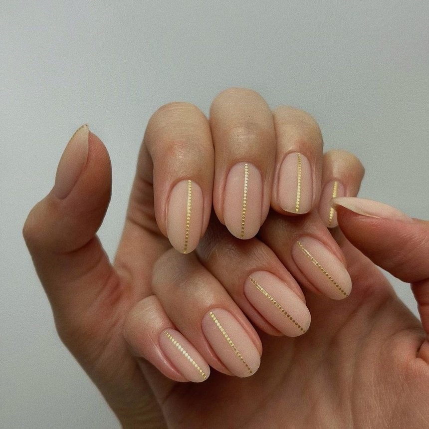 Minimalist Nails