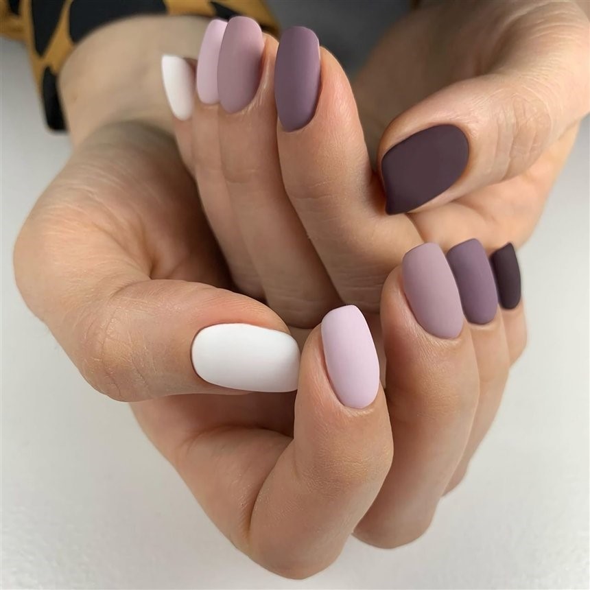 Minimalist Nails