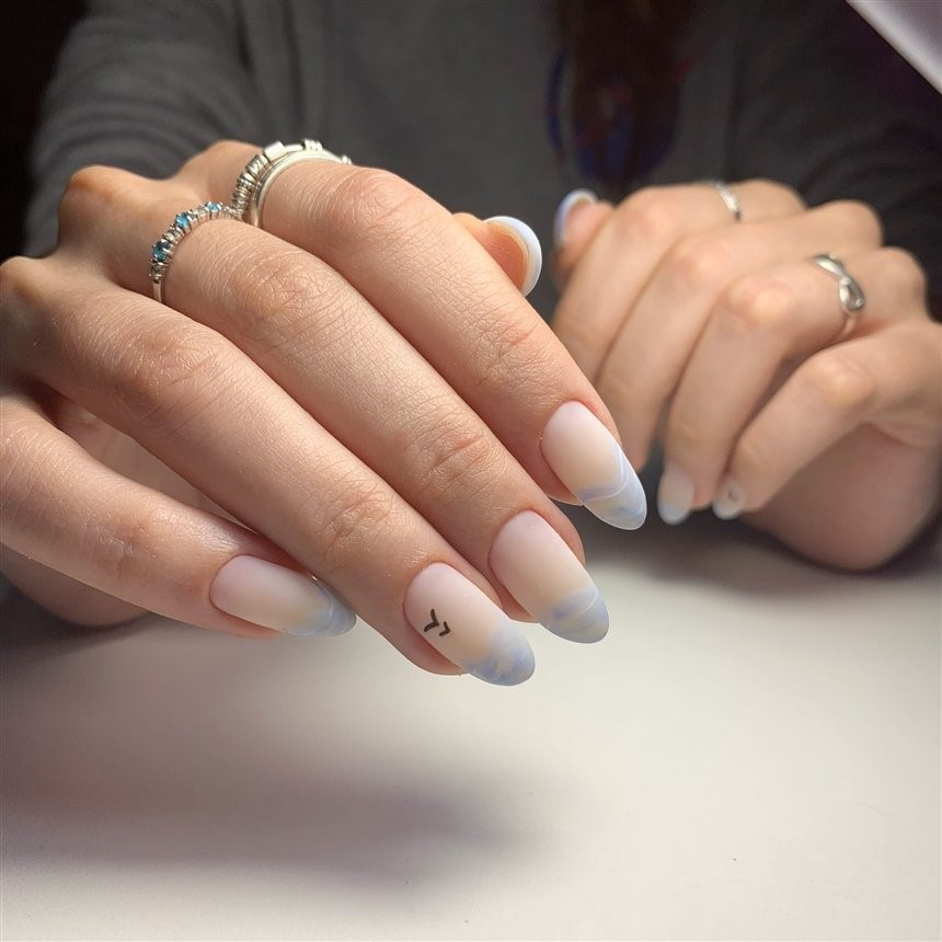 Minimalist Nails