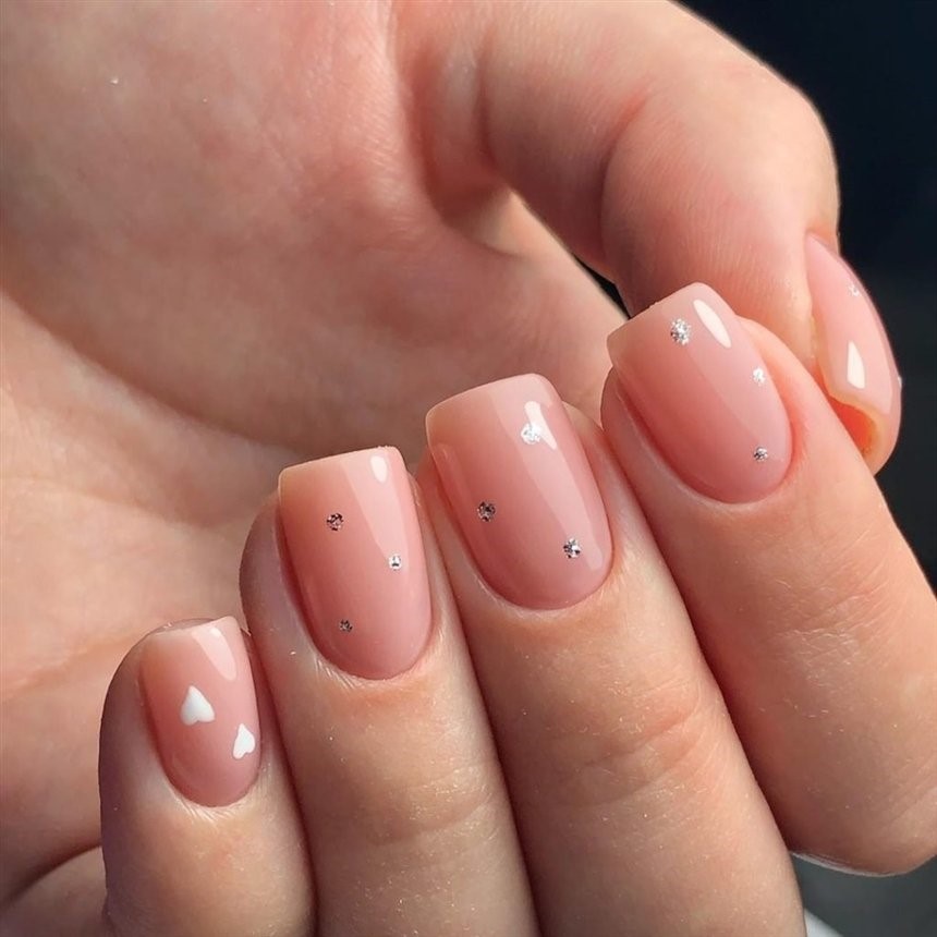 Minimalist Nails