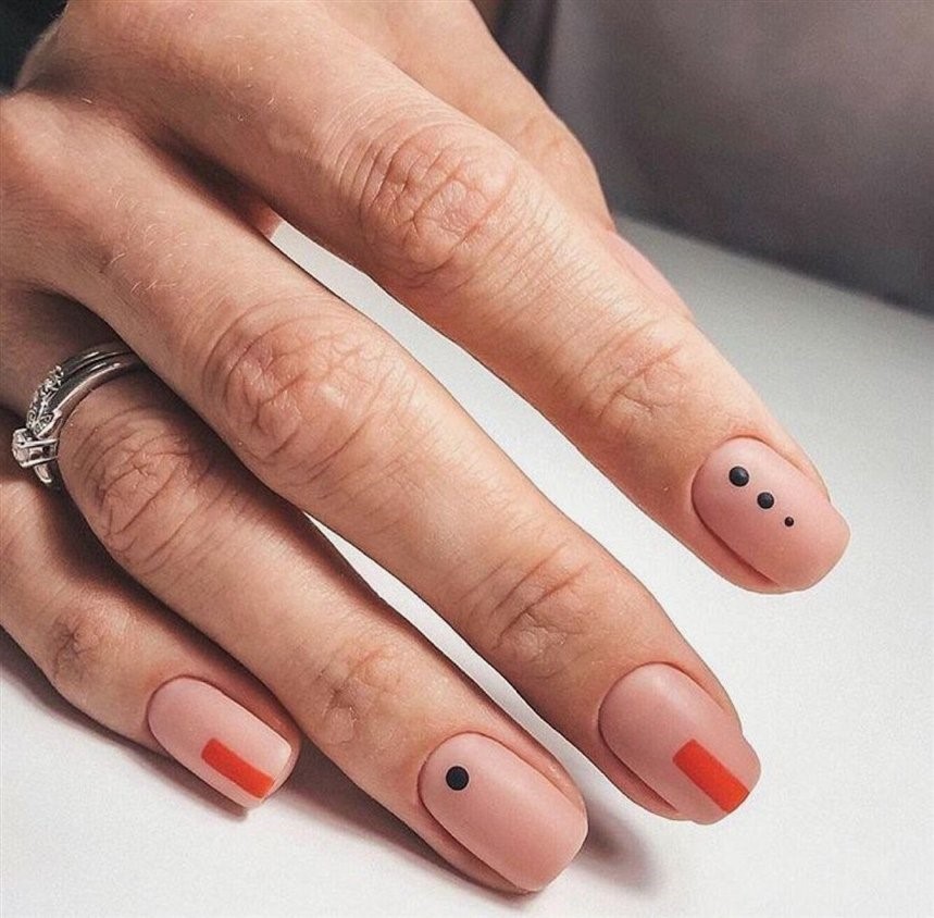 Minimalist Nails